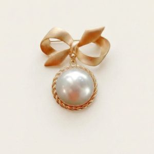 brooch344