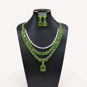 Emerald-Green-Jewelry-Set-Display